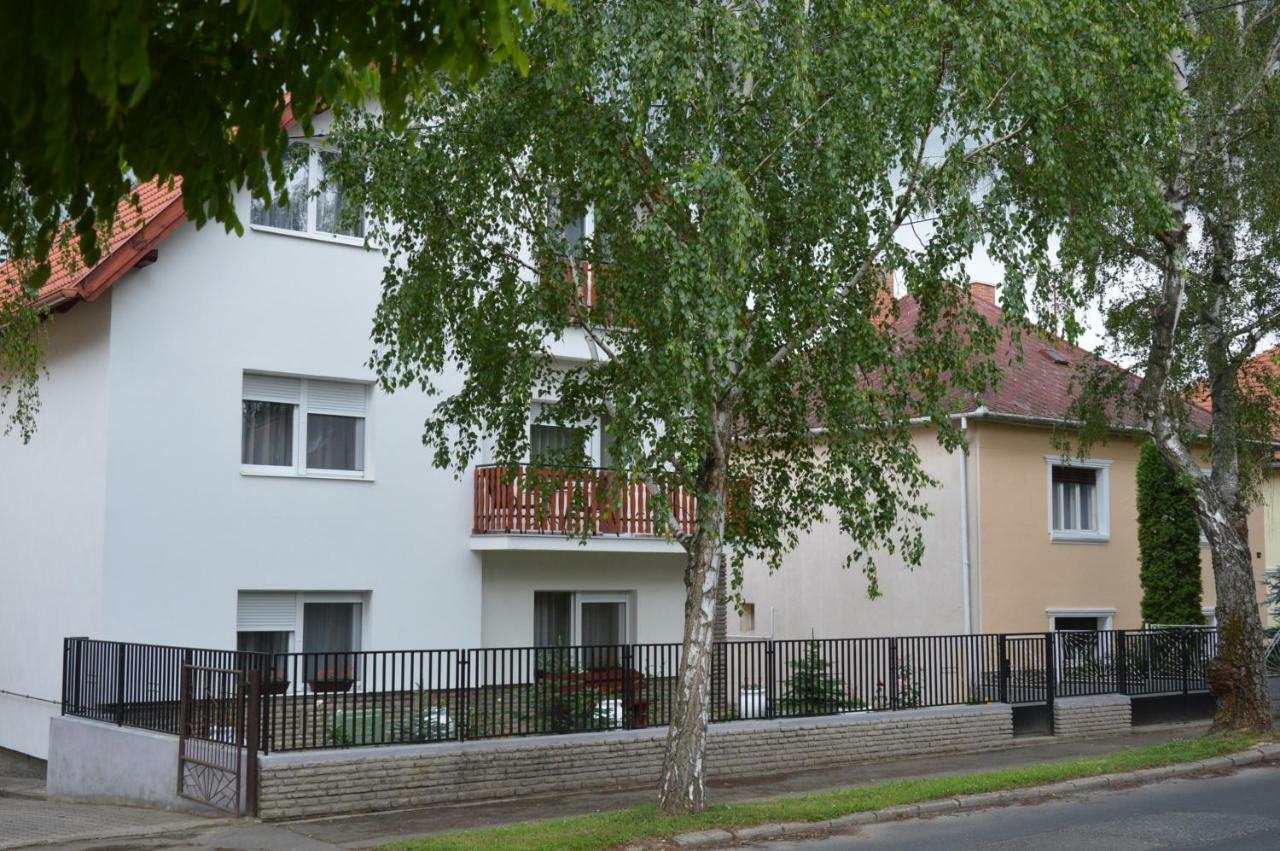 Varga Apartman Heviz Exterior photo