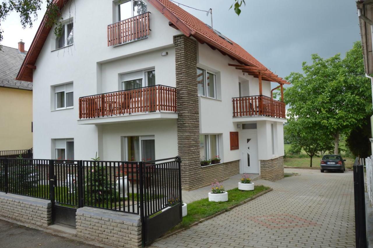 Varga Apartman Heviz Exterior photo