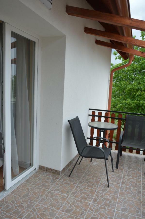 Varga Apartman Heviz Exterior photo