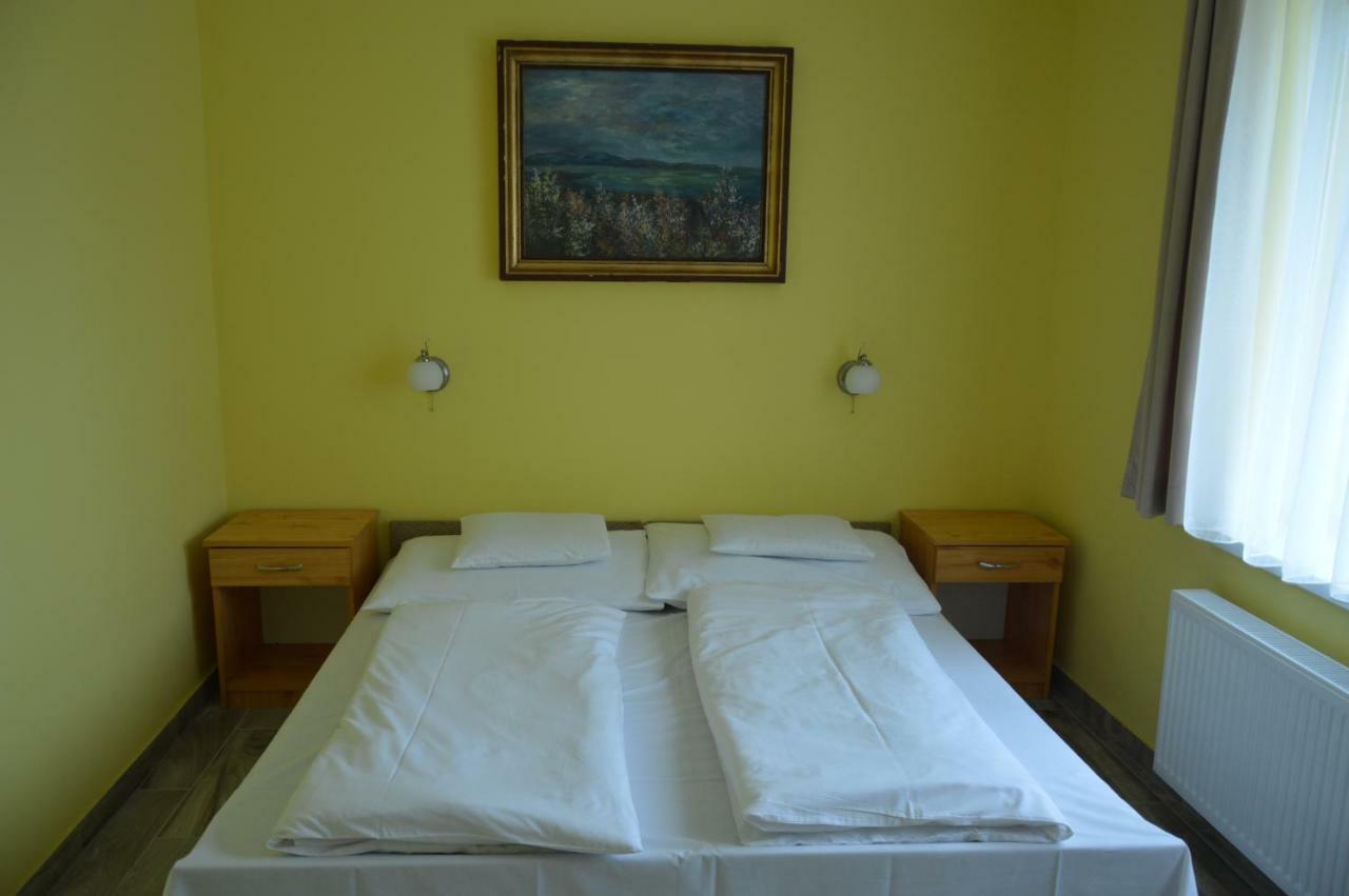 Varga Apartman Heviz Exterior photo