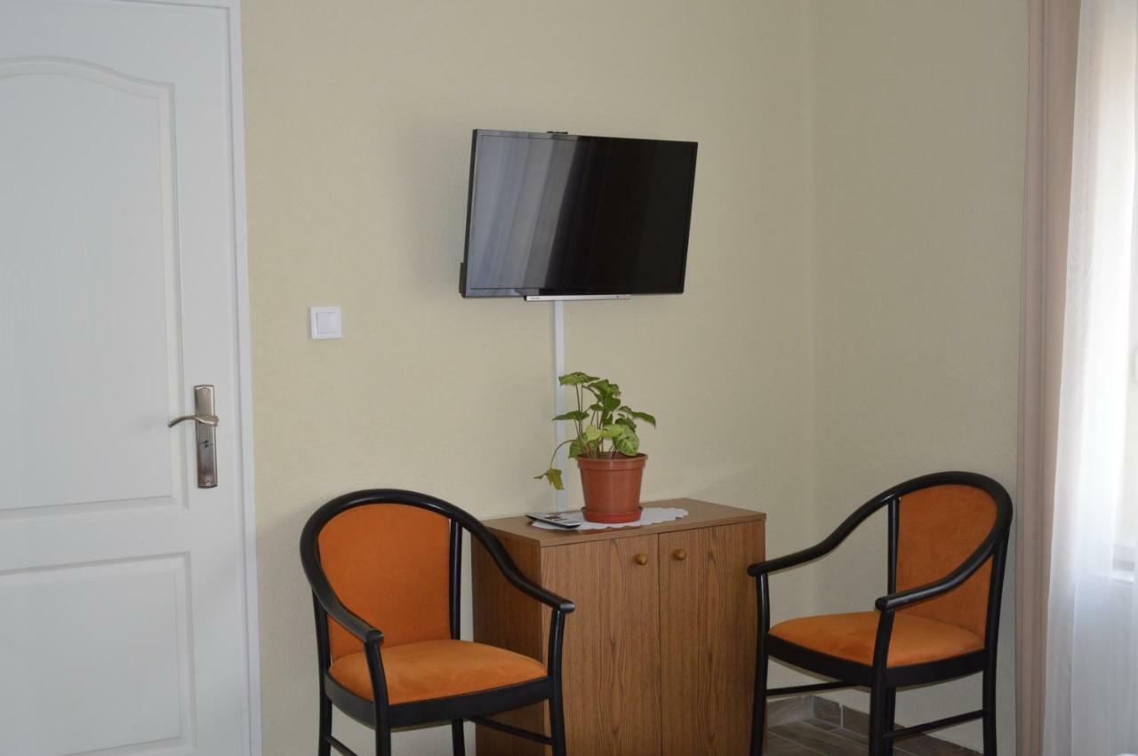 Varga Apartman Heviz Exterior photo