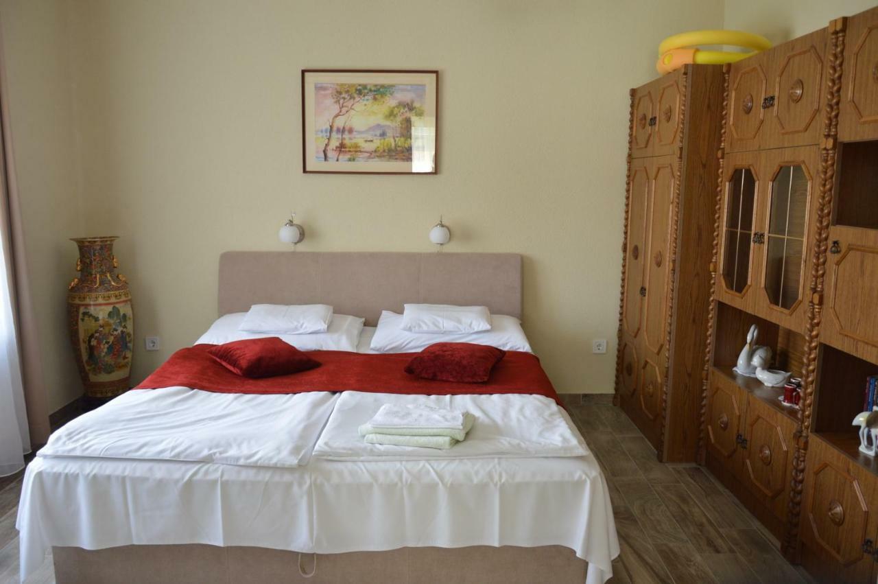 Varga Apartman Heviz Exterior photo